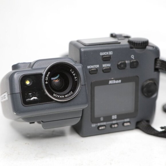 Vintage Nikon CoolPix 995 3.3MP Digital Camera Digicam Y2K Photography Travel - Picture 5 of 16